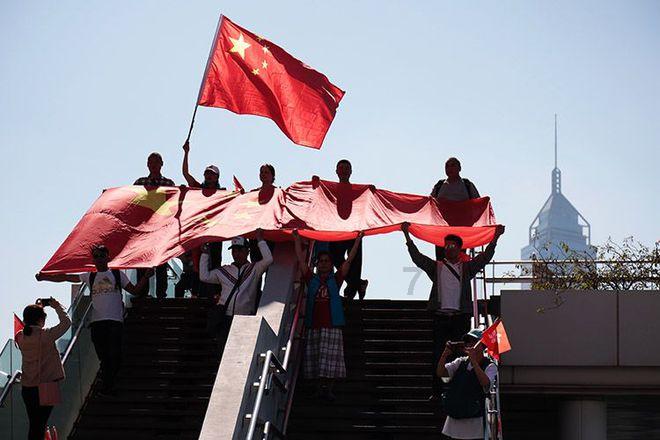 内维尔:曼城是英超巨人,他们的违规处理如果久拖就会伤害英超